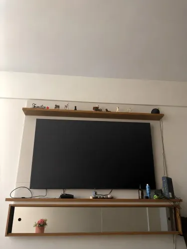 RACK SUSPENSO/ PAINEL EM BOAS CONDIÇÕES