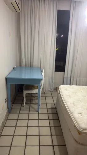 Alugo quarto.