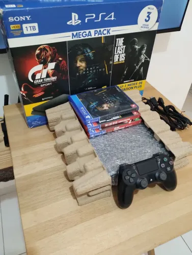 Playstation 4 slim 1TB MEGA PACK
