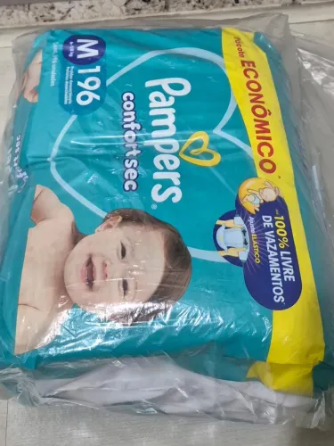 Pacote de fraldas Pampers Confort Sec tamanho M com 196 unid.