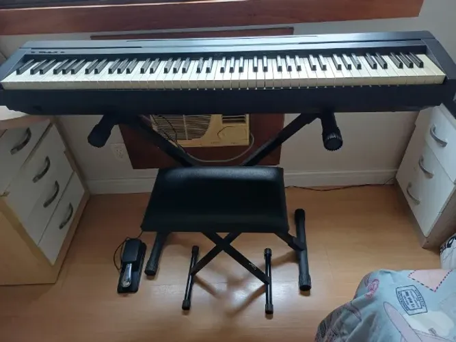 Piano Digital Yamaha P-35 Preto com Fonte, Pedal, Suporte e Banco
