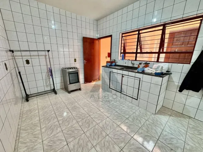Sobrado com 3 quartos para alugar - Centro - Itapetininga/SP.