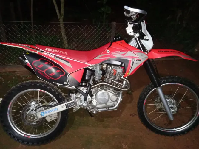 Cfr 230f 2015 excelente estado