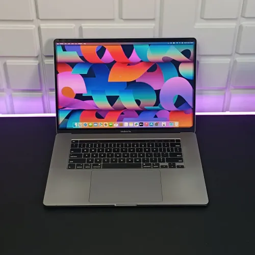 Macbook Pro - 16" Tela Retina 4K - 16GB RAM - SSD Nvme 512GB - Touch Bar - AMD Pro
