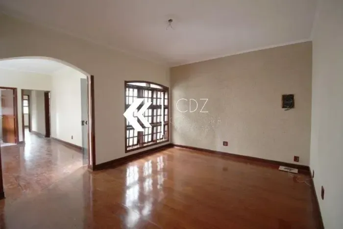 Casa com 3 Dormitórios à Locação no Vila Jardini - Sorocaba/SP