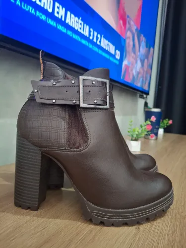 Vendo bota feminina Ramarim 