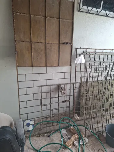 Vendo portões e grades.