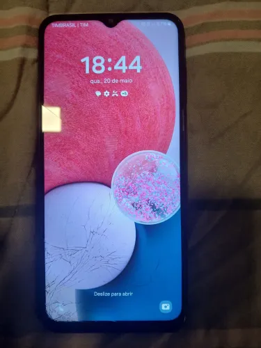 Samsung Galaxy A13 128GB - Ótimo Desempenho (Detalhe na Tela)