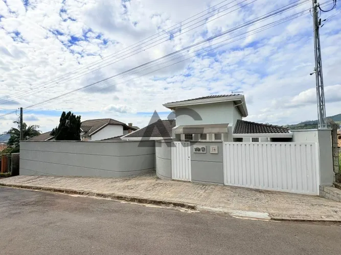 Casa | Estância Suíça | Impecável | Com Piscina | Serra Negra - SP
