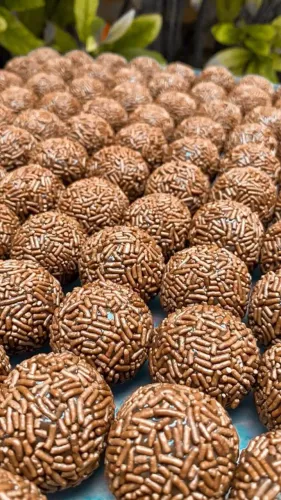 Cento de brigadeiro de festa 