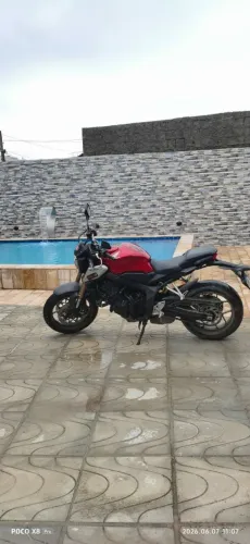 Motos