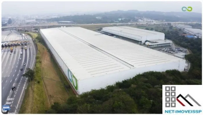 GALPÃO LOGÍSTICO (7.196m²), 6 BANHEIROS, 18 VAGAS. LOCALIZAÇÃO ESTRATÉGICA, CONECTIVIDADE