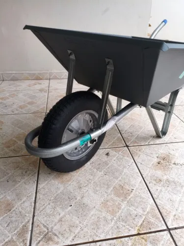 Carrinho de mão reforçado 60 litros.