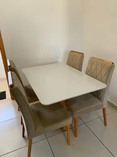 Mesa em madeira 1,20 x 0,80 (ainda na garantia)