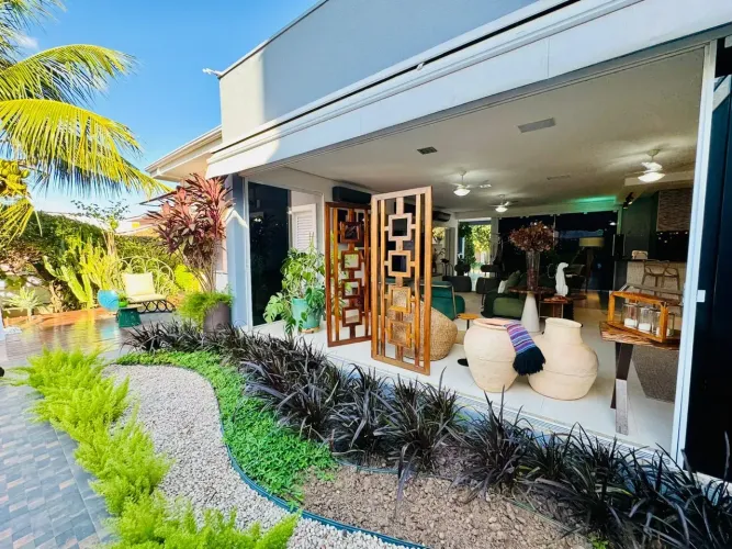 ALUGUEL Casa com 4 suítes e piscina no Condomínio Belvedere I MT - Cuiabá.