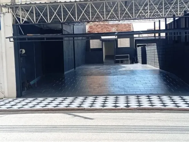 Galpão comercial à venda no Centro com 158m², em Sorocaba-SP.