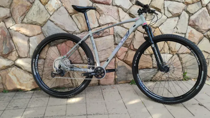 Bike Oggi 7.2/7.3 - tamanho 19