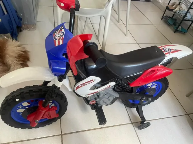 Moto elétrica infantil