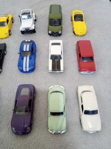 MINIATURAS FUNDIDAS SOB PRESSÃO 1.36 12CM RARIDADES CARROS NACIONAIS BELO HORIZONTE
