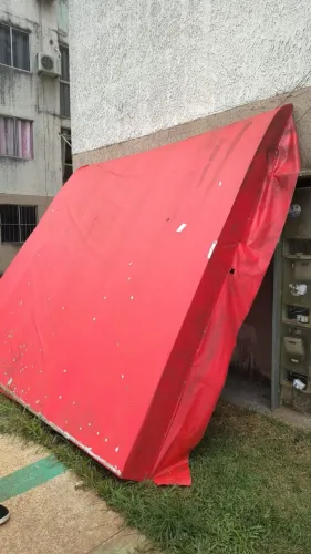 Vende-se um toldo 