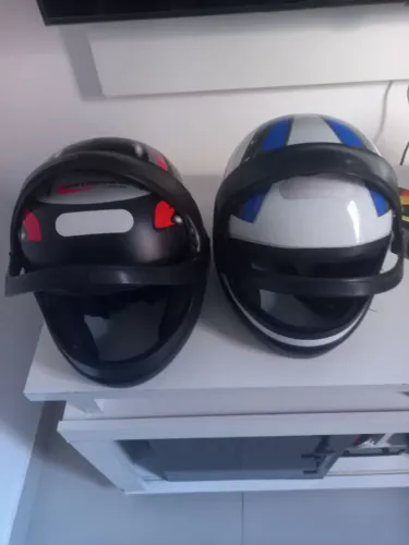 2 capacetes San marino