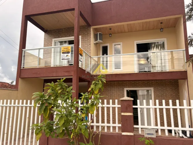 Um sobrado acolhedor no bairro Piçarras.