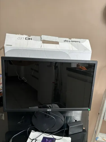 Monitor 75hz HQ screen led 21,5p, 2 meses de uso