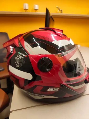 Capacete esportivo