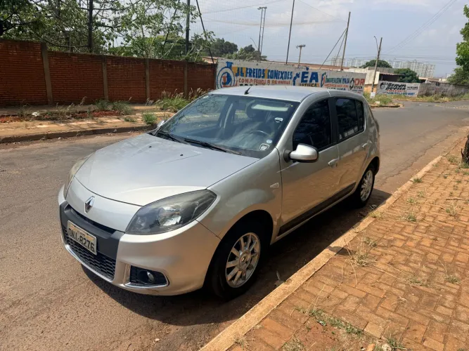 Renault Sandero Privilège Hi-flex 1.6 16V 5P AUT 2014