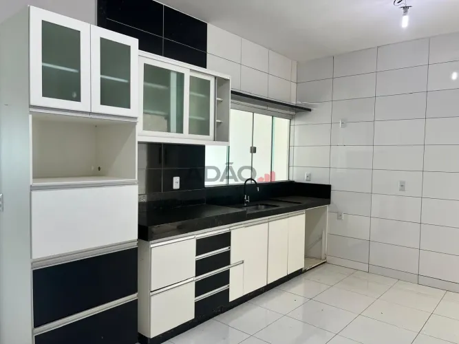 Casa à venda Bairro Moinho dos Ventos Casa de Rua com 3 Quarto(s) e 2 banheiro(s) à Venda