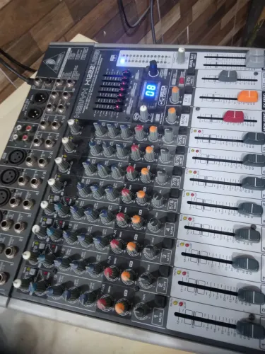 Mesa de som behringer 