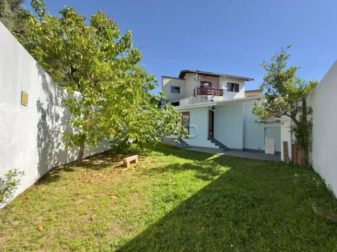 Casa com edícula e 3 dormitórios no Itaguaçu