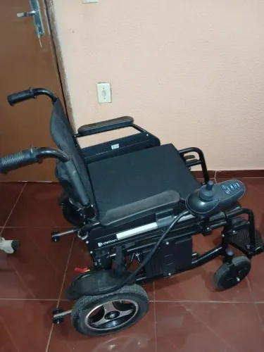 Cadeira de rodas motorizada
