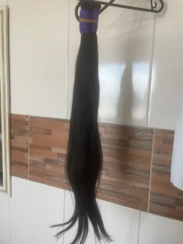 Cabelo humano indiano na liga roxa, 200 gramas, 65 centímetros.