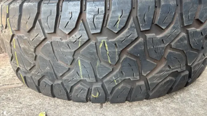 Pneu 285/65/18 Delinte 80 % vida util