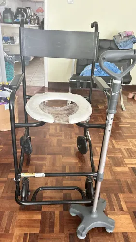 Bengala e cadeira de banho