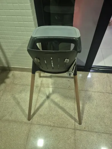 Vende Cadeira Alimentação MUITO NOVA