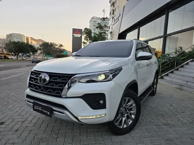 Toyota Hilux SW4 SRX 4X4 2.8 TDI 16V Dies. Aut. 2023