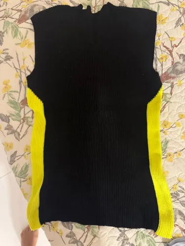 Vendo blusa de linho - tamanho G - cor preta e verde - marca oh boy.
