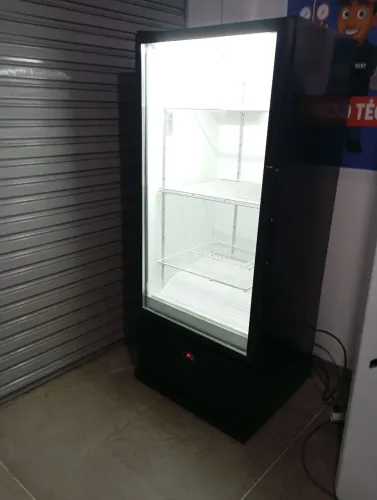 Geladeira expositora de bebidas 