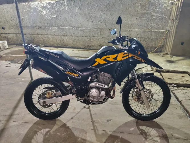 XRE 300 adventure