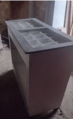 Vendo conj. de dois balcões para comércio, valor retirar em Campo Grande RJ.  R$ 1.100,00