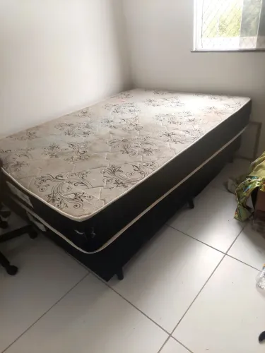 Vendo cama de casal King size usada