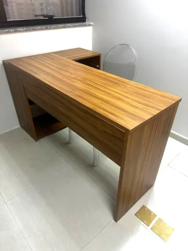 Mesa em L ou reta, com 2 gavetas