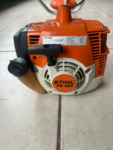 Roçadeira STIHL FS 120 seminova