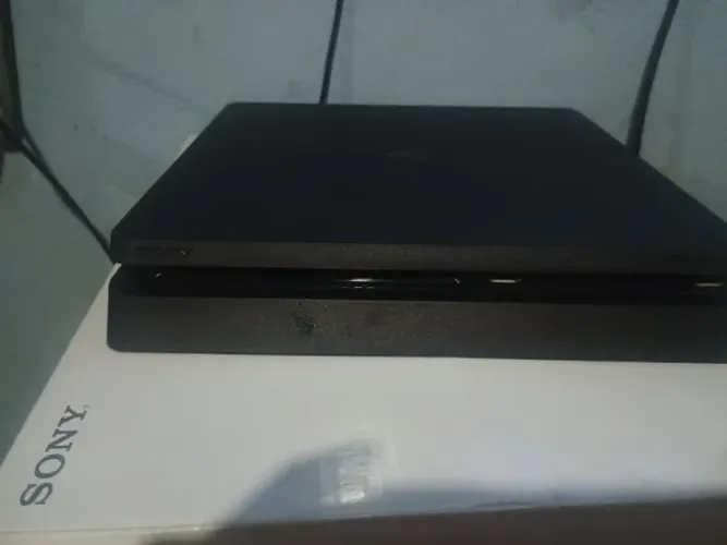 PS4 1TB + 1 jogo + Controle Original + Cabo fonte