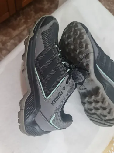 Tênis adidas