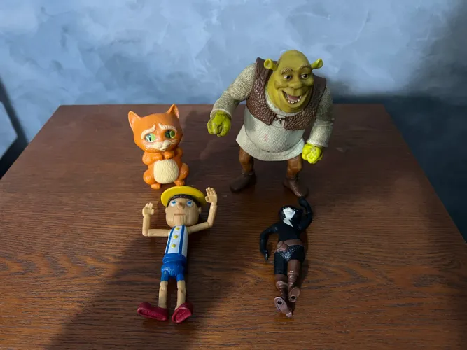 Lote Bonecos Shrek e Gato de Botas McDonalds