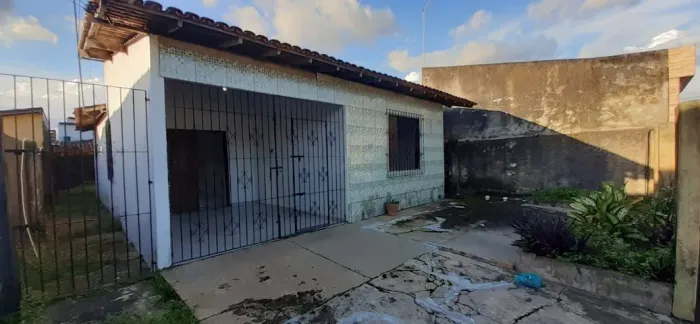 Casa na Cidade Nova 8, we37, com 2 quartos sendo uma suíte, garagem. Podendo financiar.