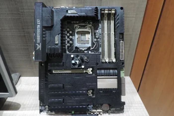 Placa Mãe ASUS TUF Sabertooth Z87 Intel LGA 1150 DDR3
